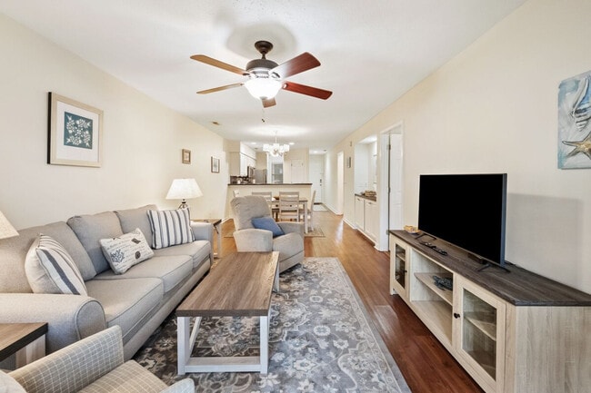 Building Photo - 390 Pinehurst Ln