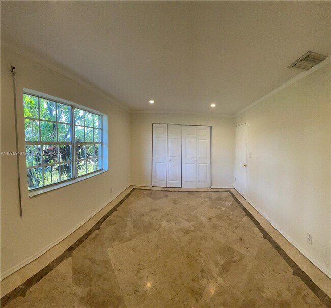 Photo - 1107 NE 8th St