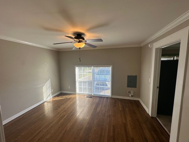 Photo - FOR LEASE - 3 bed, 2 bath, 1400 sqft single-family home