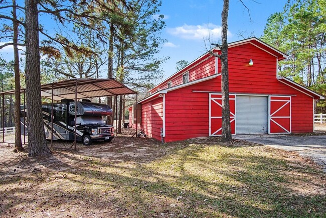 Building Photo - 15569 Crown Oaks Dr
