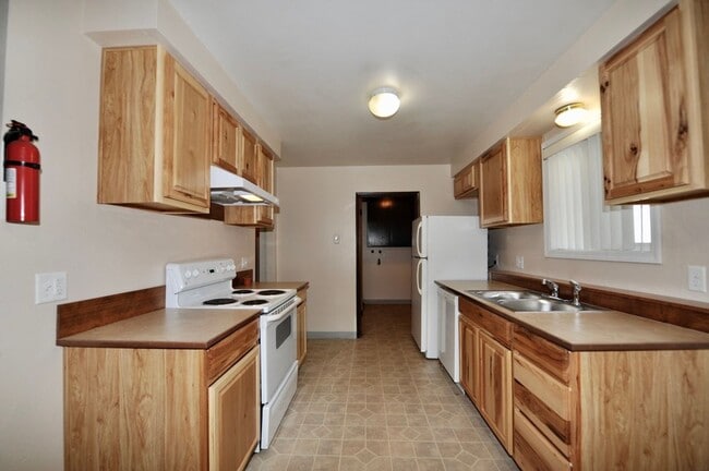 Photo - 2 bed 1 bath apartment (4plex building) lower unit
