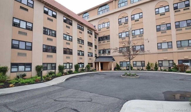 Building Photo - 185 W Park Ave Unit 205
