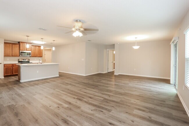 Photo - 1981 April Oaks Dr