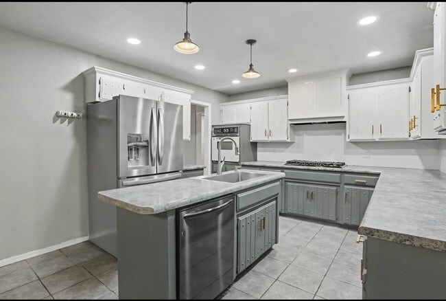 Photo - 2112 Bentham Pl