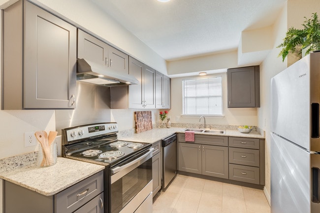 Kitchen - 303 Skyline Rd Unit D