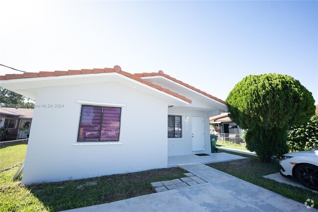 Building Photo - 6880 SW 22nd St Unit Front Rental