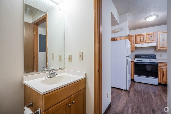 3BR, 2BA - 1,100SF - Bathroom