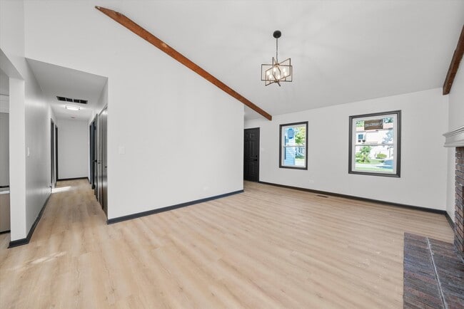 Photo - 8040 Geneva St