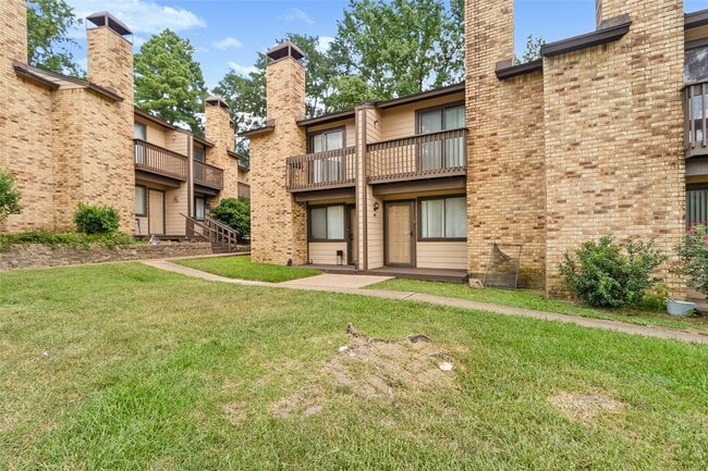 Building Photo - 2521 Crosstimbers Dr Unit J5 Rental