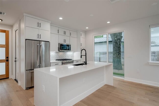 Photo - 1406 E 2nd St