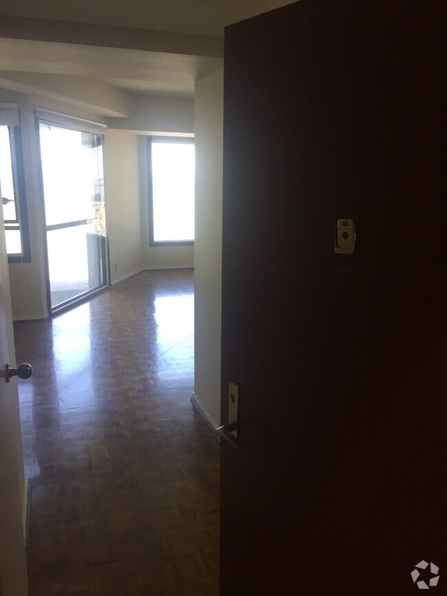 Building Photo - Enjoy sweeping views of the bay and Golden... Unit 1611 Rental