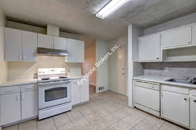 Photo - 5805 Singleton Rd