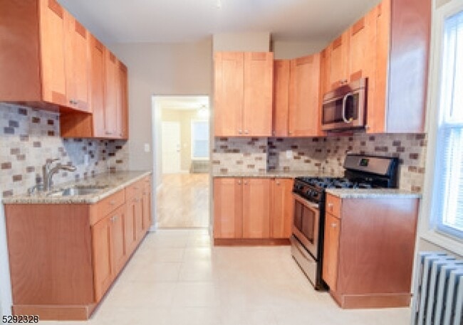 Photo - 1410 Hussa St