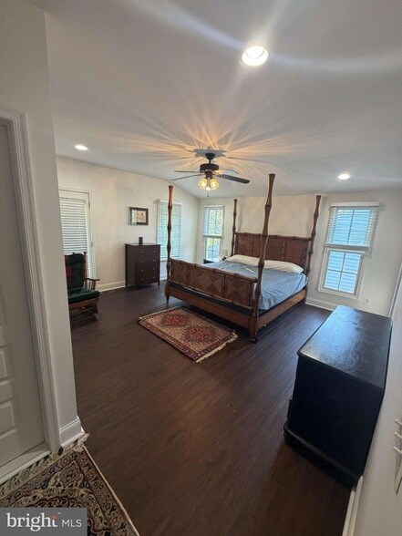 Photo - 209 Prince Edward St