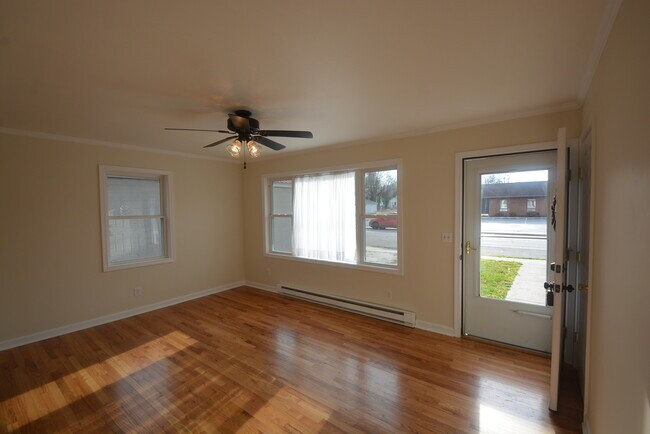 Photo - 206 N Main St