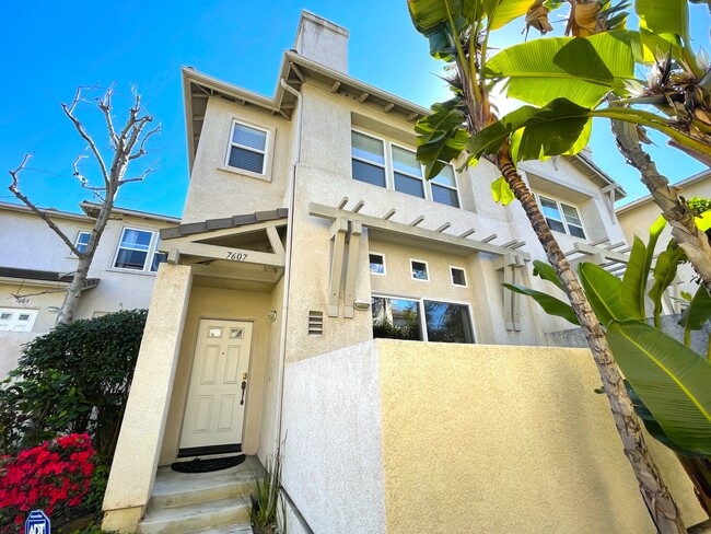 Front entrance - 7607 Hannum Ave Townhome