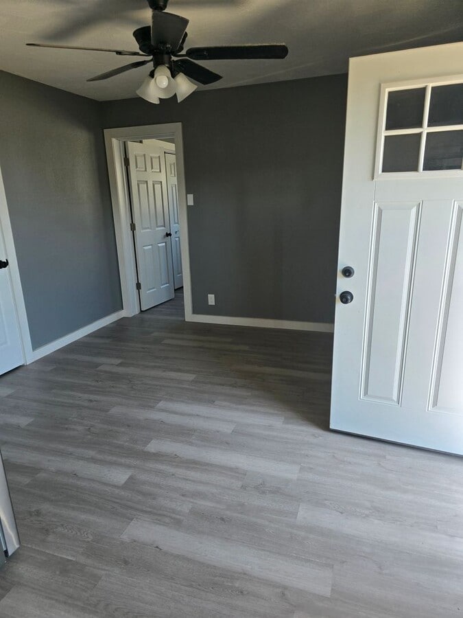 Newly Renovated 1 bed/ 1 bath - Newly Renovated 1 bed/ 1 bath Apartment Unit 2