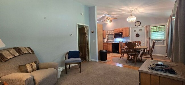 Photo - 103B South