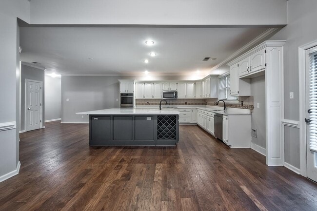 Photo - 1575 Huntley Cove