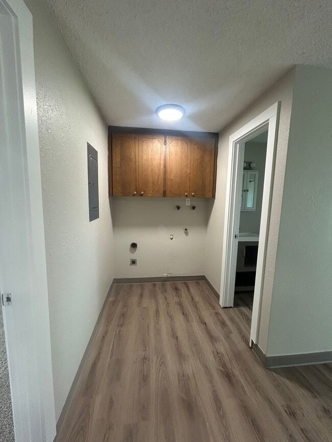 Photo - (473) Walnut Duplex - 2 Bedroom / 1 Bathroom - Updated Unit 497 (R)