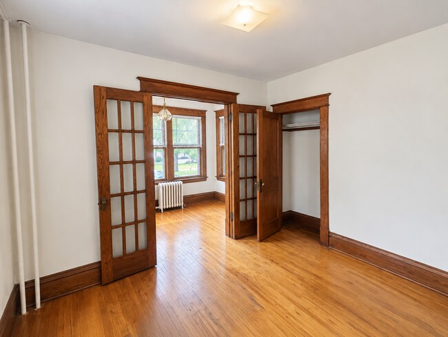 Building Photo - 702 Holly Ave Unit 7