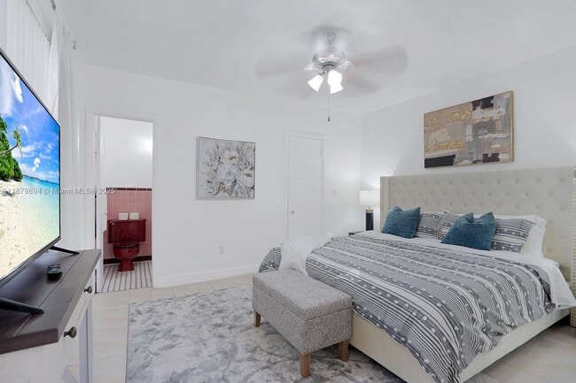 Photo - 975 SW 10th St Unit 3