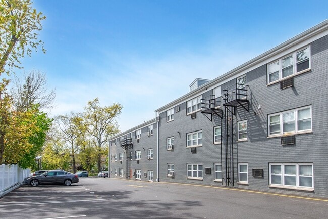 Photo - Woodland Hills Manor: In-Unit Washer & Dryer, Heat, Gas, Hot & Cold Water Included, and Cat & Dog...