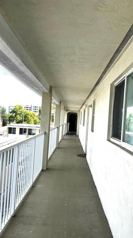 Photo - 695 SW 11th St Unidad 302