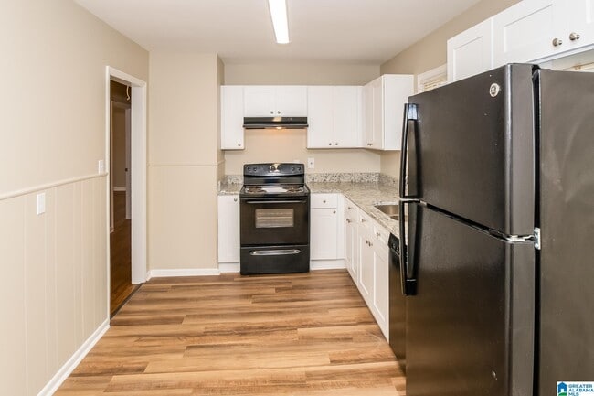 Photo - 448 Sunhill Rd NW