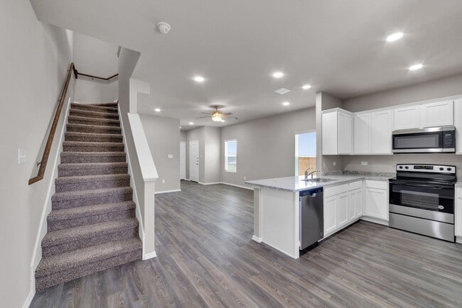 Photo - MOVE IN SPECIAL!! CALL FOR MORE DETAILS Unit 5330 Lisa Point  107