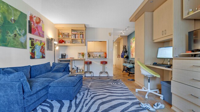 Building Photo - 1301 20th St NW Unit 816