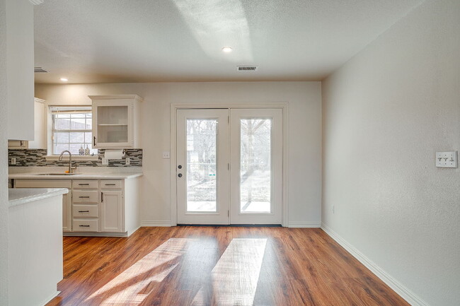 Photo - Charming 3 Bed 2 bath with Scenic Views, on quiet cul-de-sac in Cleburne!