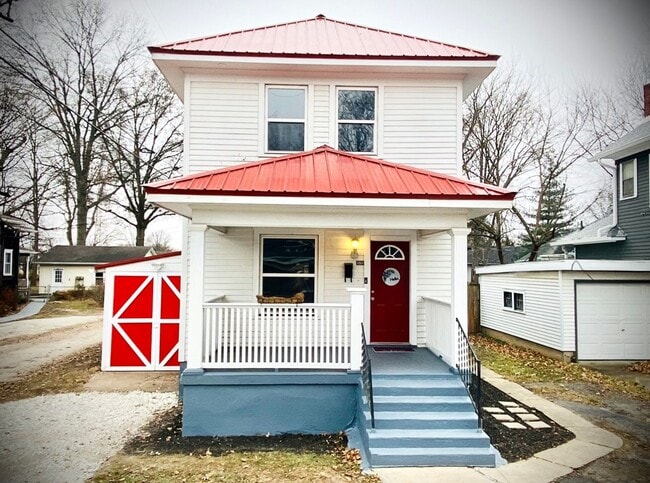 Building Photo - Stylish 2 Bedroom, 1.5 Bath Home with Vintage Charm + Modern Upgrades