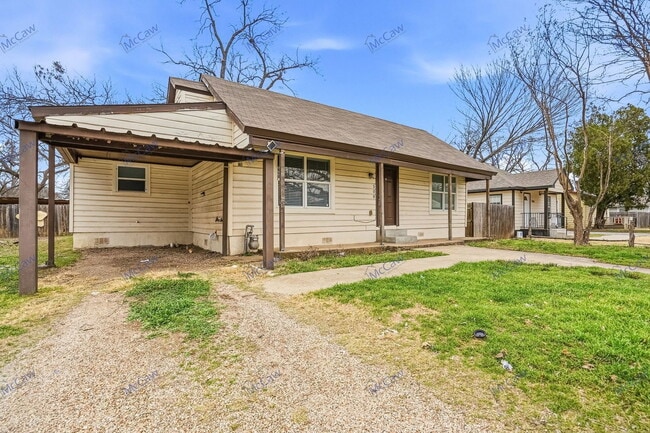 Photo - 508 W Lone Star Ave