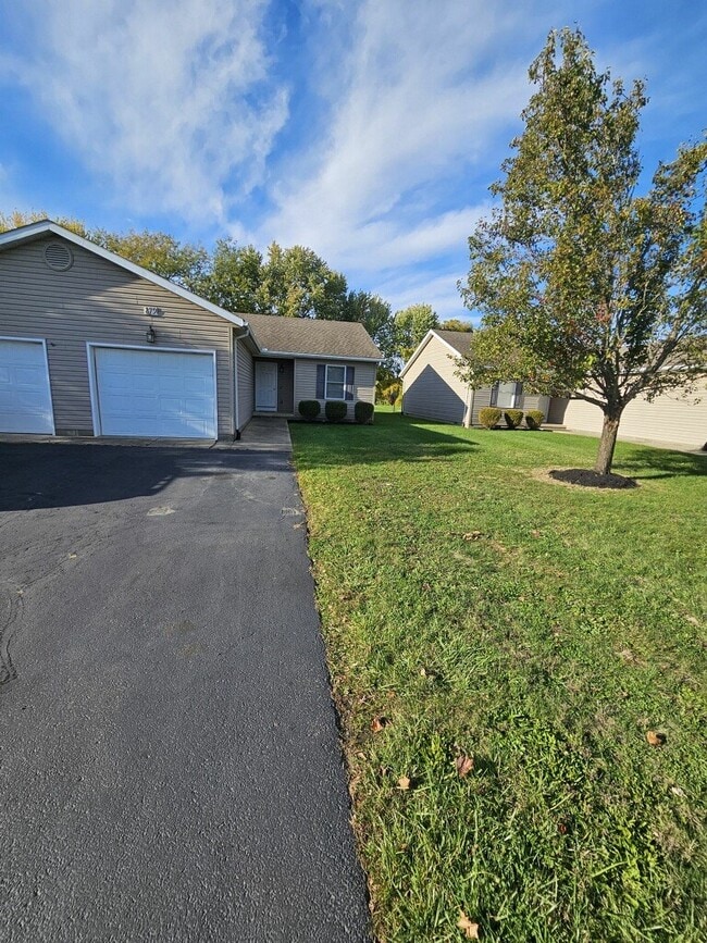 Building Photo - 879 Lewis St