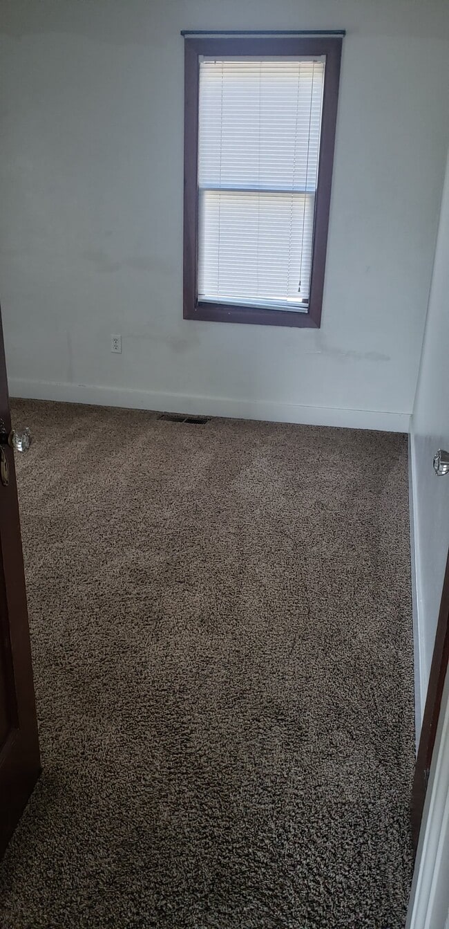 Photo - 33 W 5th St S