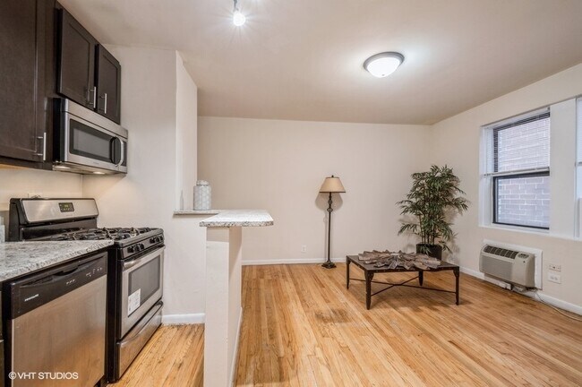 Photo - 1504 N Dearborn Pkwy Unit 203