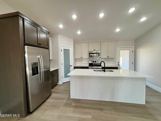 Photo - 2633 Dunoon Dr