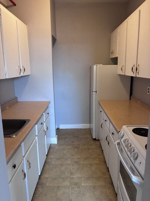 Photo - Spacious Bachelor Bedroom in a Historic Building Unité 0216