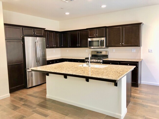 Photo - $2,150 Ashlan & Leonard, 3 Bedroom + Offic...