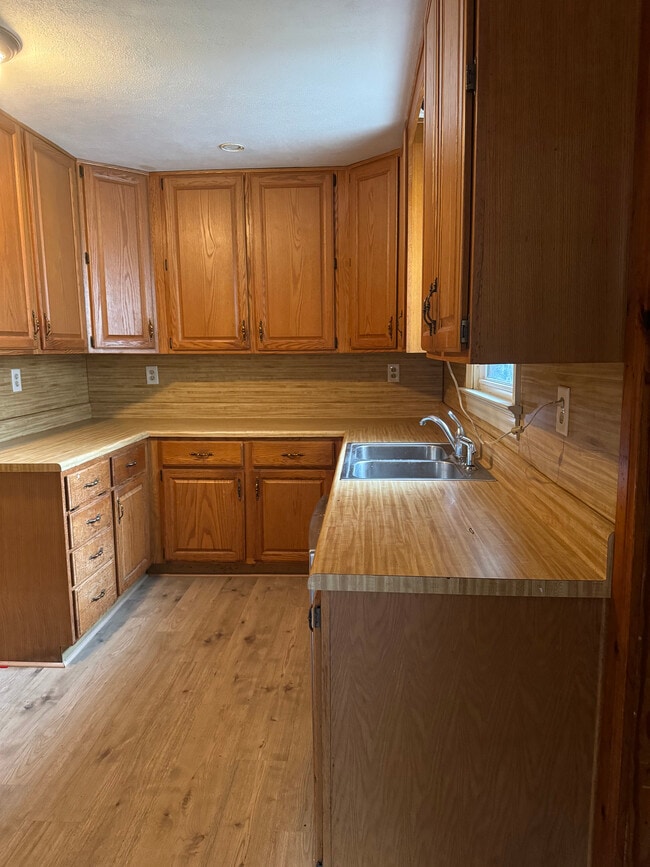 Photo - 230 Elaine Ave