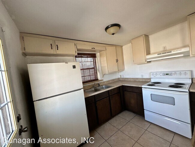 Photo - 1 br, 1 bath House - 402 1/2 S. Lake St.