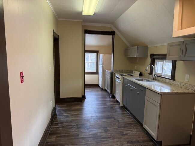 Photo - 114 Oak St Unit 3