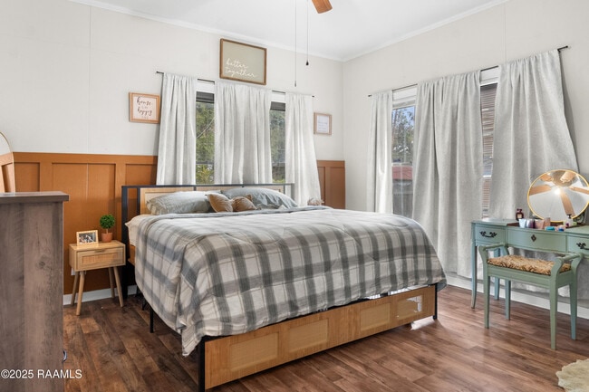 Photo - 501 Daspit St