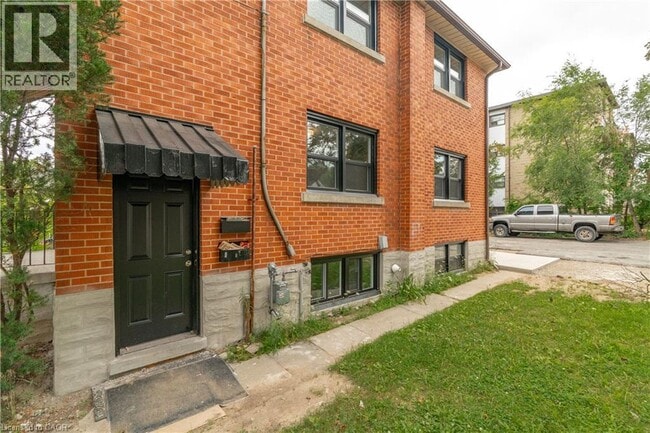 Photo - 293 Highland Rd E Unit B