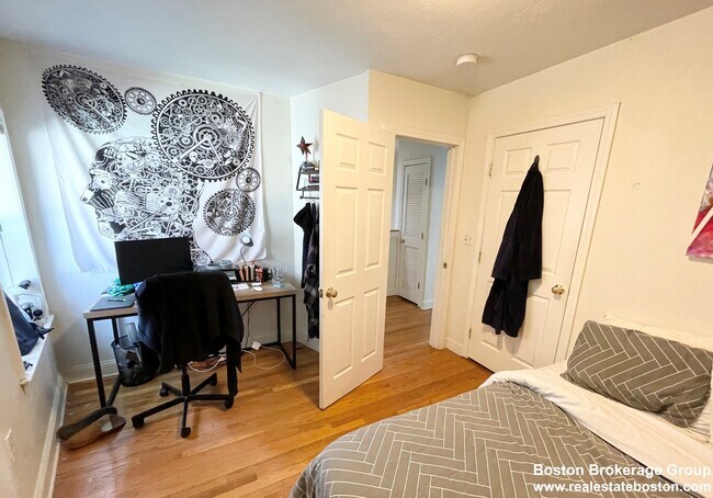 Photo - 147 Marcella St