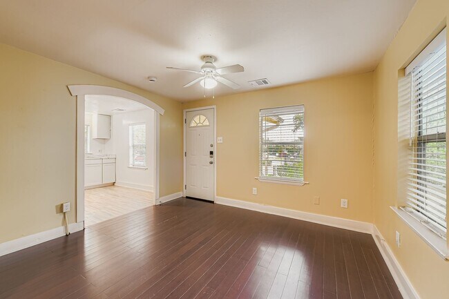 Photo - 1209 E 9th St