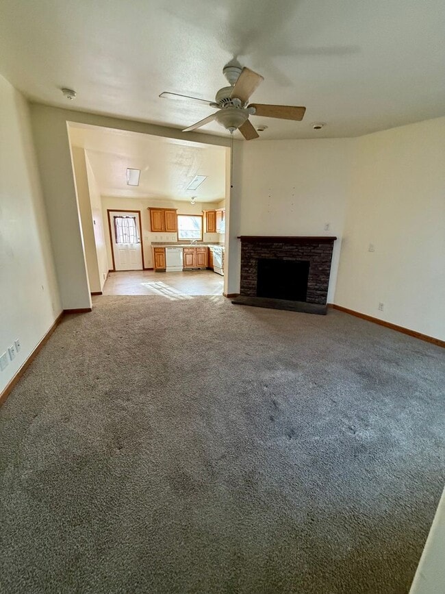 Photo - 3 Bedroom Home MILLIKEN