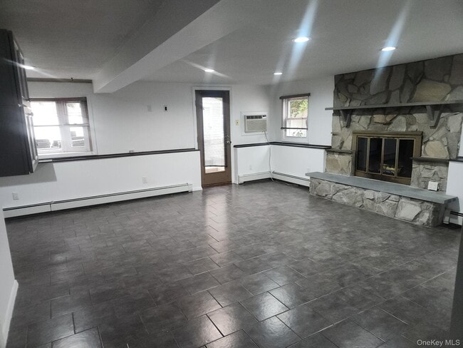 Photo - 147 Connetquot Rd