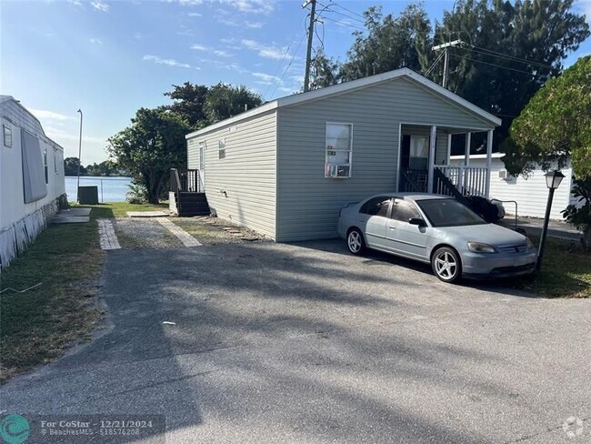 Building Photo - 2816 NW 29th St Rental